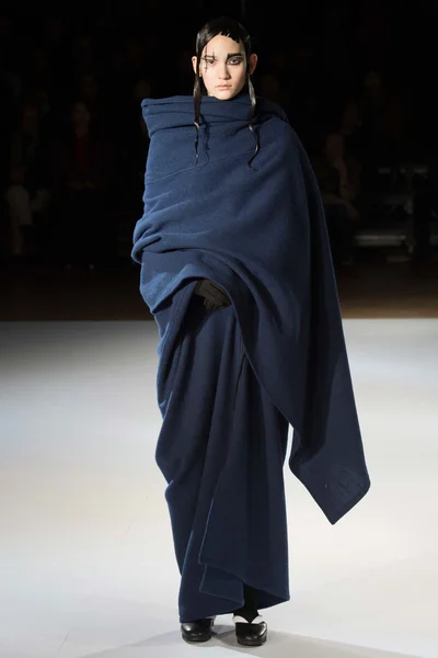 Look 27